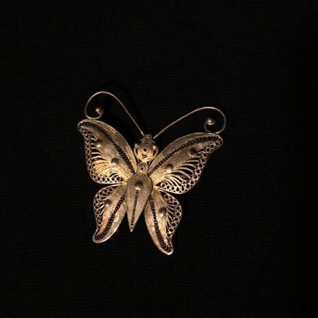 祖母整理品 銀線細工 フィグリー ブローチ 蝶々 シルバー925の刻印の画像2