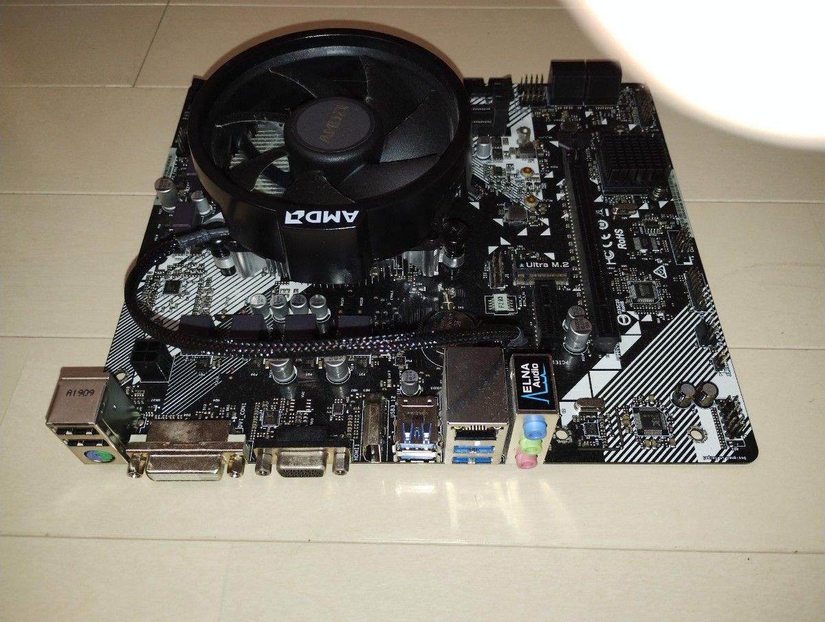 Ryzen 5 2400G と マザーボード（ASRockA320M-HDV R4.0）