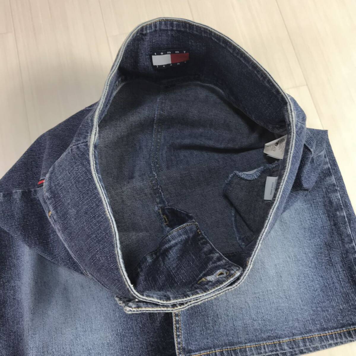 TOMMY JEANS Tommy джинсы Denim юбка мини-юбка 1 индиго голубой шт. форма стрейч материалы печать кнопка флаг бирка передний разрез 