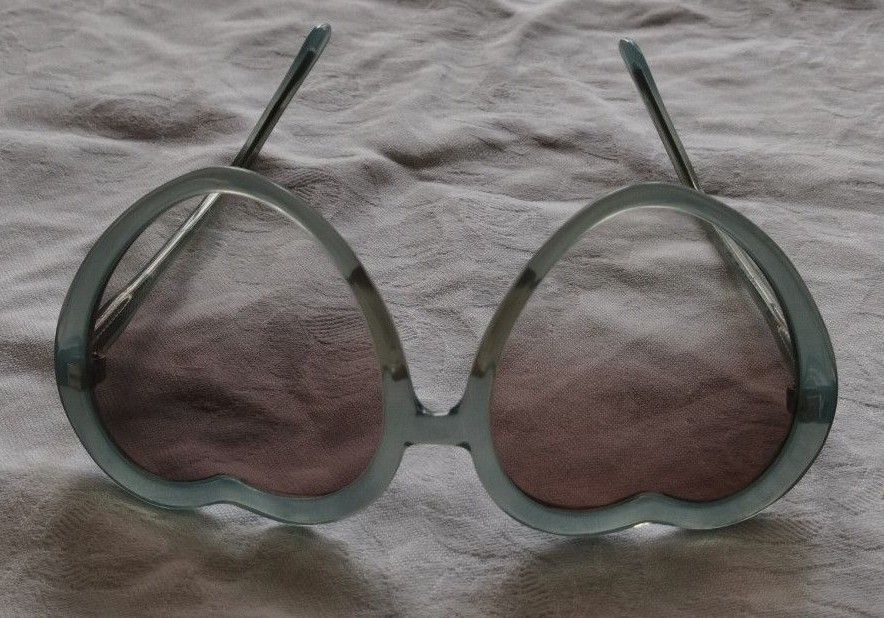 ハート型 サングラス　ブルー系　眼鏡ケース付き
