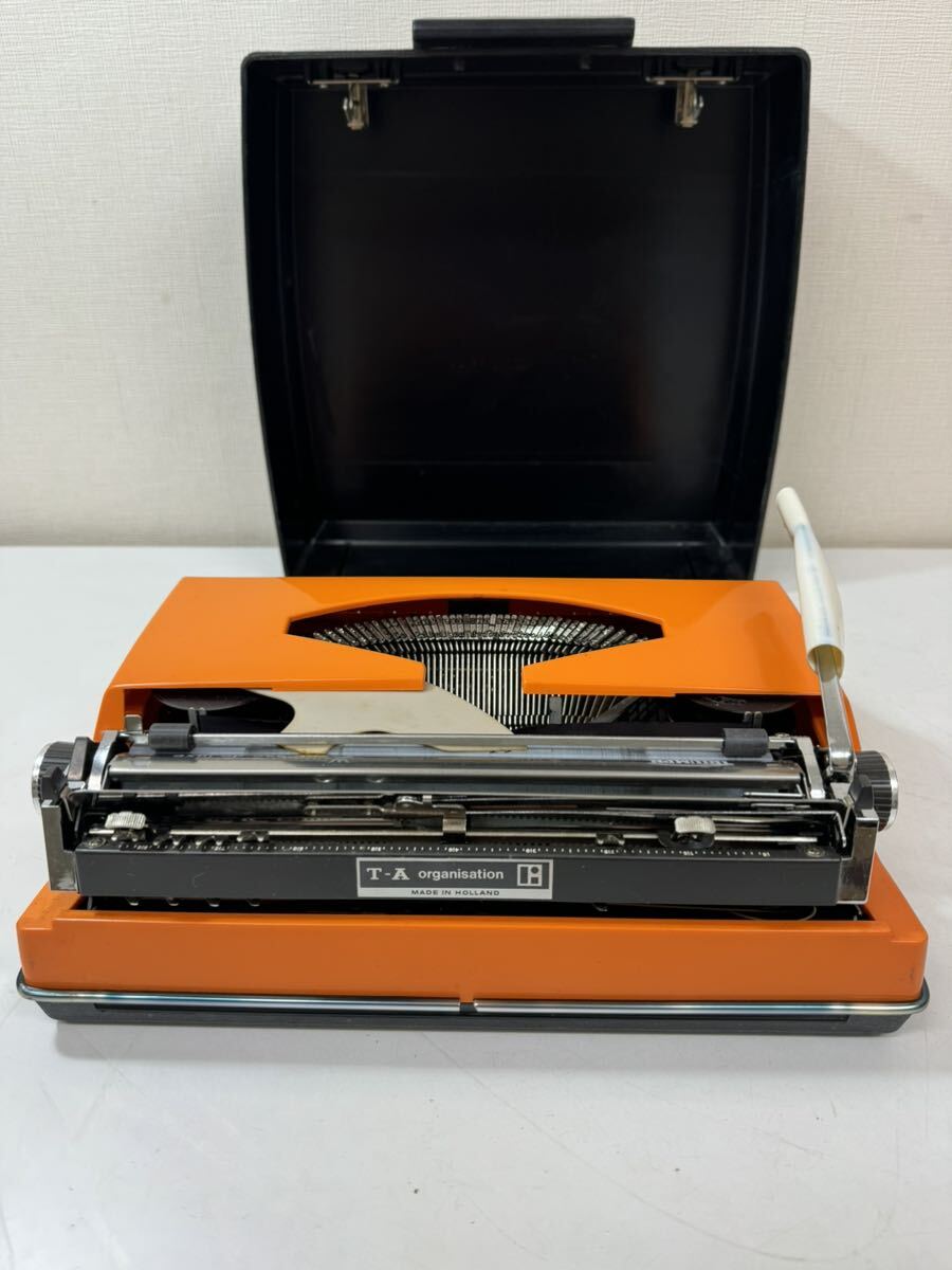  Vintage typewriter Conte sa Deluxe Triumph TRIUMPH Contessa T-A Holland made case attaching 