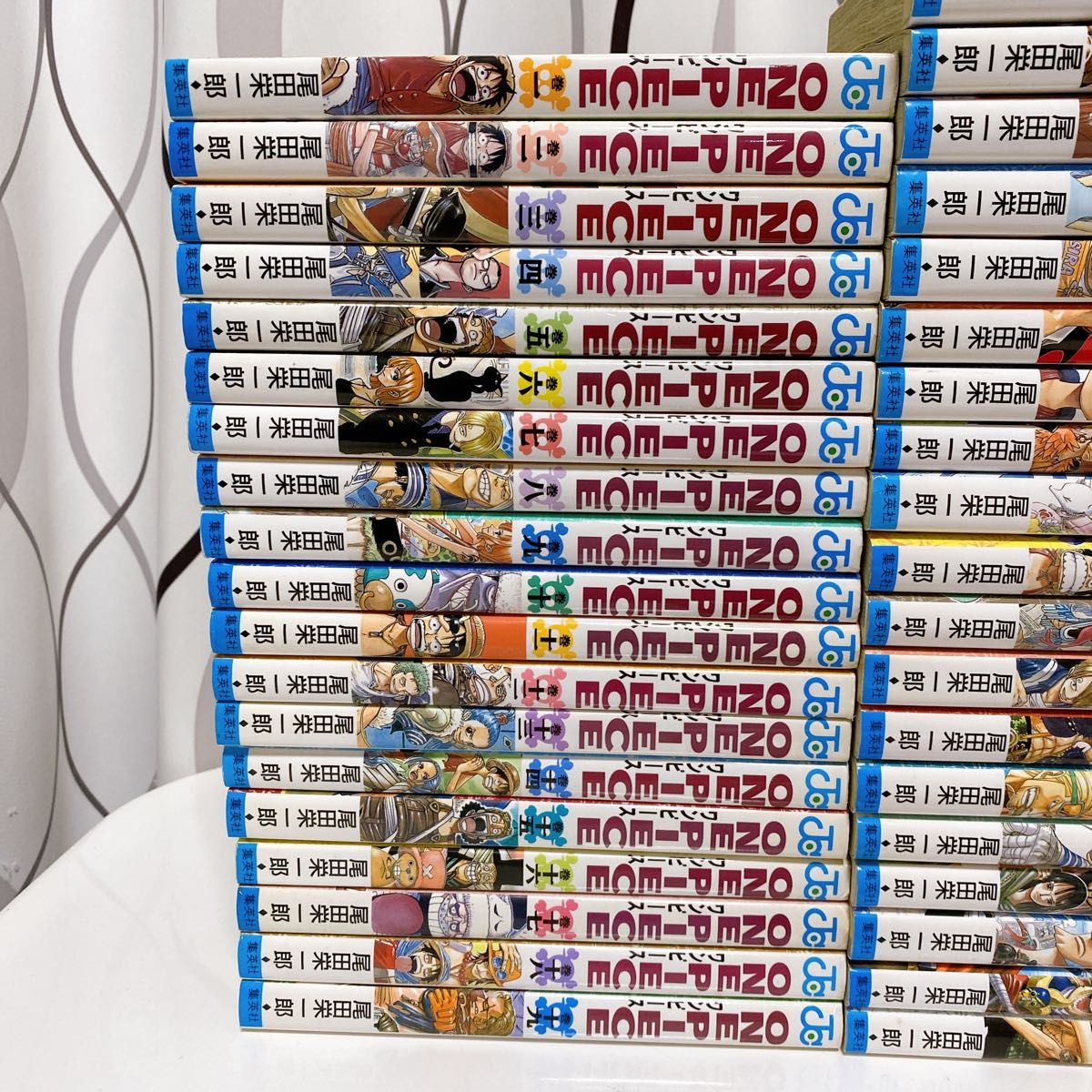 ワンピース 漫画 1巻-102巻 +関連本5冊 非 全巻セット 初版 多数 ワンピース 漫画 1巻-102巻 +関連本5冊 非 全巻セット 初版 多数