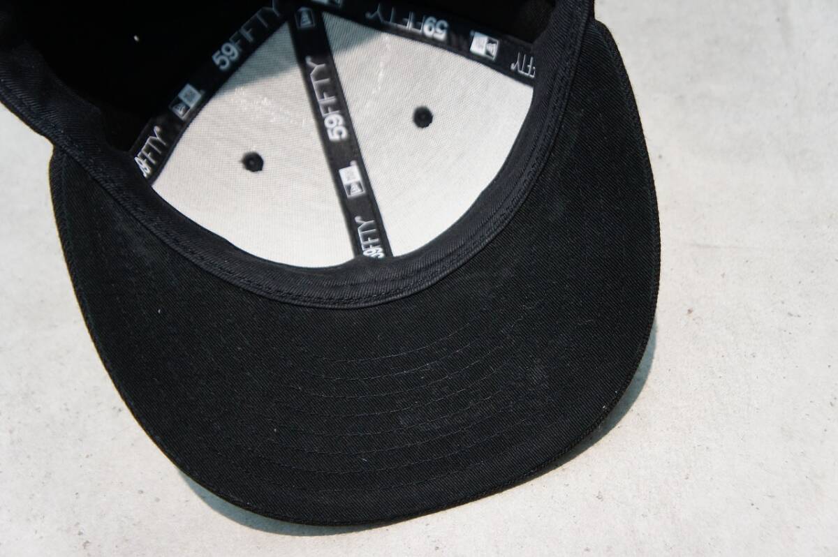 美品 NEW ERA ニューエラ NY刺繍 オールブラック ベースボール キャップ 帽子 黒 57.7cm 本物 321O_目立たないほどの薄汚れ。