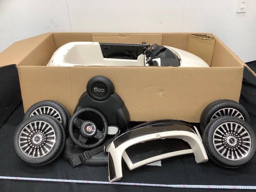 電動乗用玩具 FIAT500 動作確認済 リモコン未チェック バッテリー現状 ネジ1本代用品 ACBF 中古品_画像8