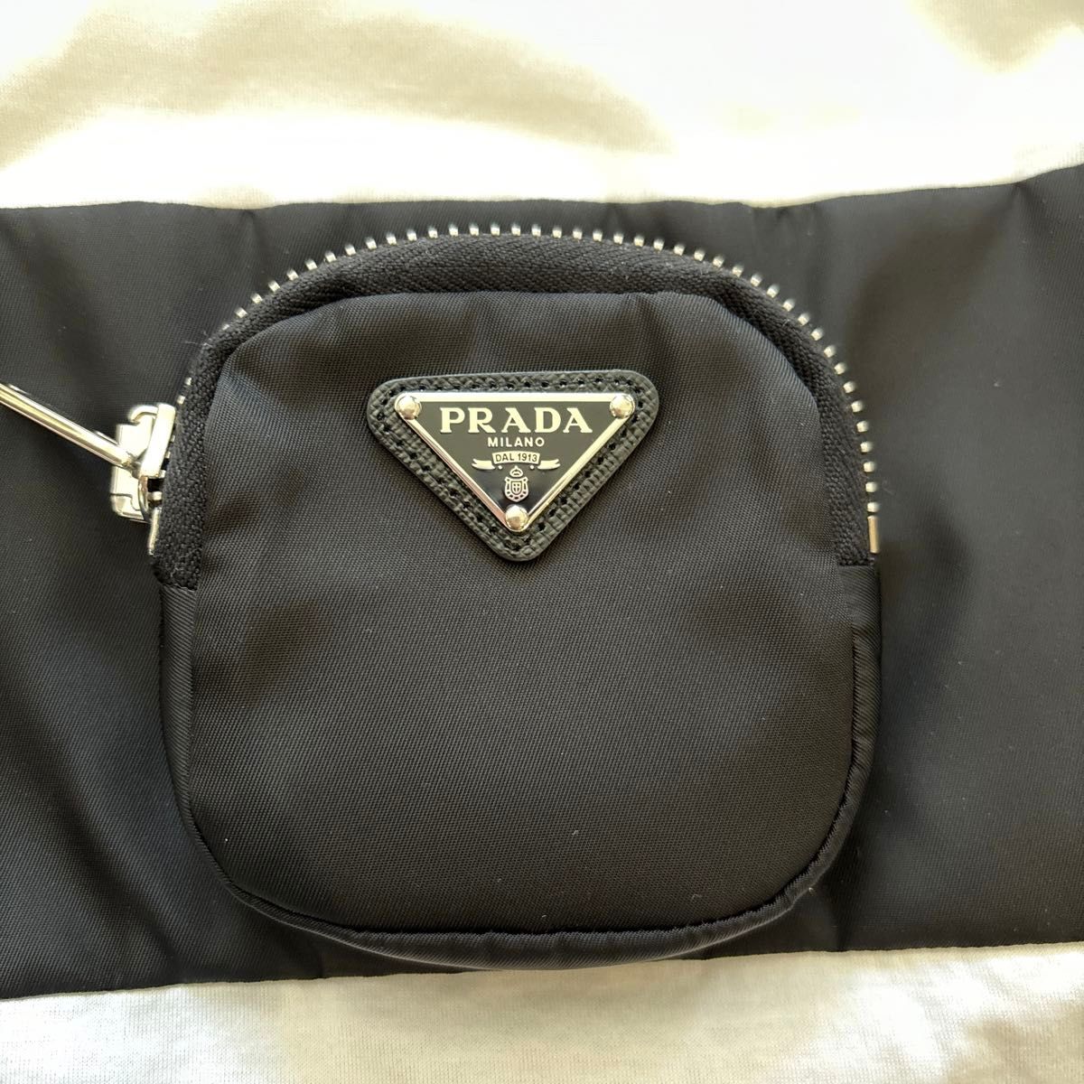 新品 PRADA ナイロンポーチ ドッキング Tシャツ XS|Yahoo 新品 PRADA ナイロンポーチ ドッキング Tシャツ XS|Yahoo