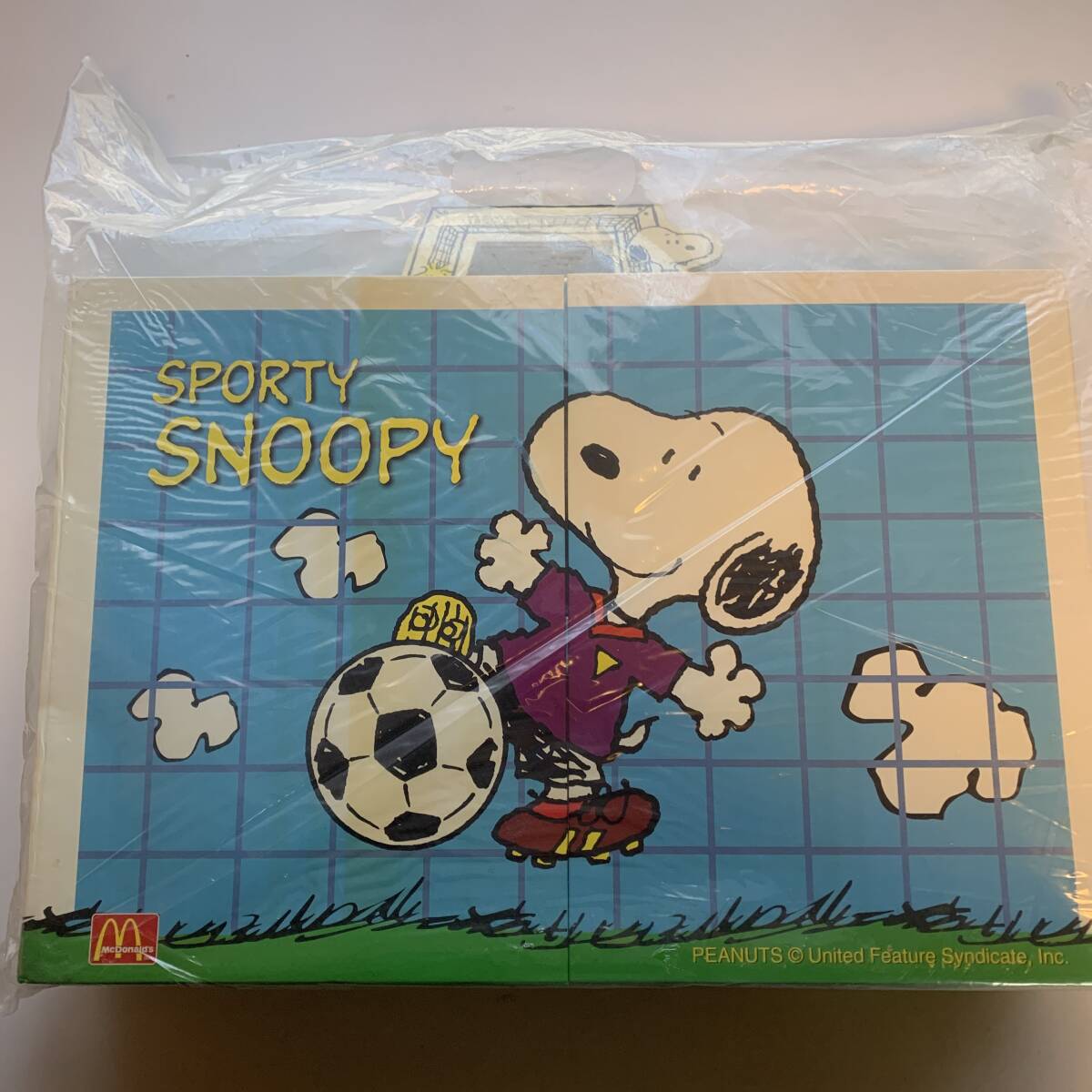 新品・マクドナルドSPORTY SNOOPY フィギュア コレクションボックスの画像1
