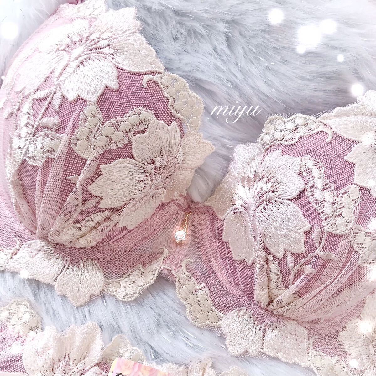 C65M★グラジオラス ピンク★ブラジャー&ショーツセット★セクシー 紐パン 花柄 豪華 刺繍 フラワー Cカップ アンダー65 新品 下着★みゆ_画像2