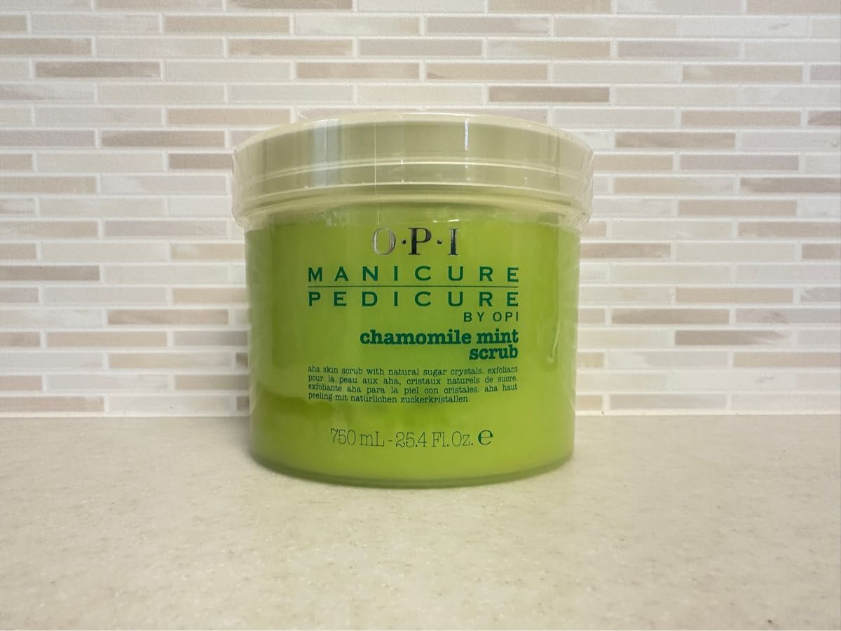 ◎ OPI Manicure Pedicure Chamomile Mint Scrub, 750 ml