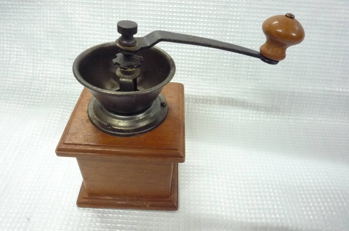 コーヒーミル手動式Kalita メードイン台湾製　取り置き品　高さ18㎝横取っ手込みで20㎝ぐらい中古_画像5