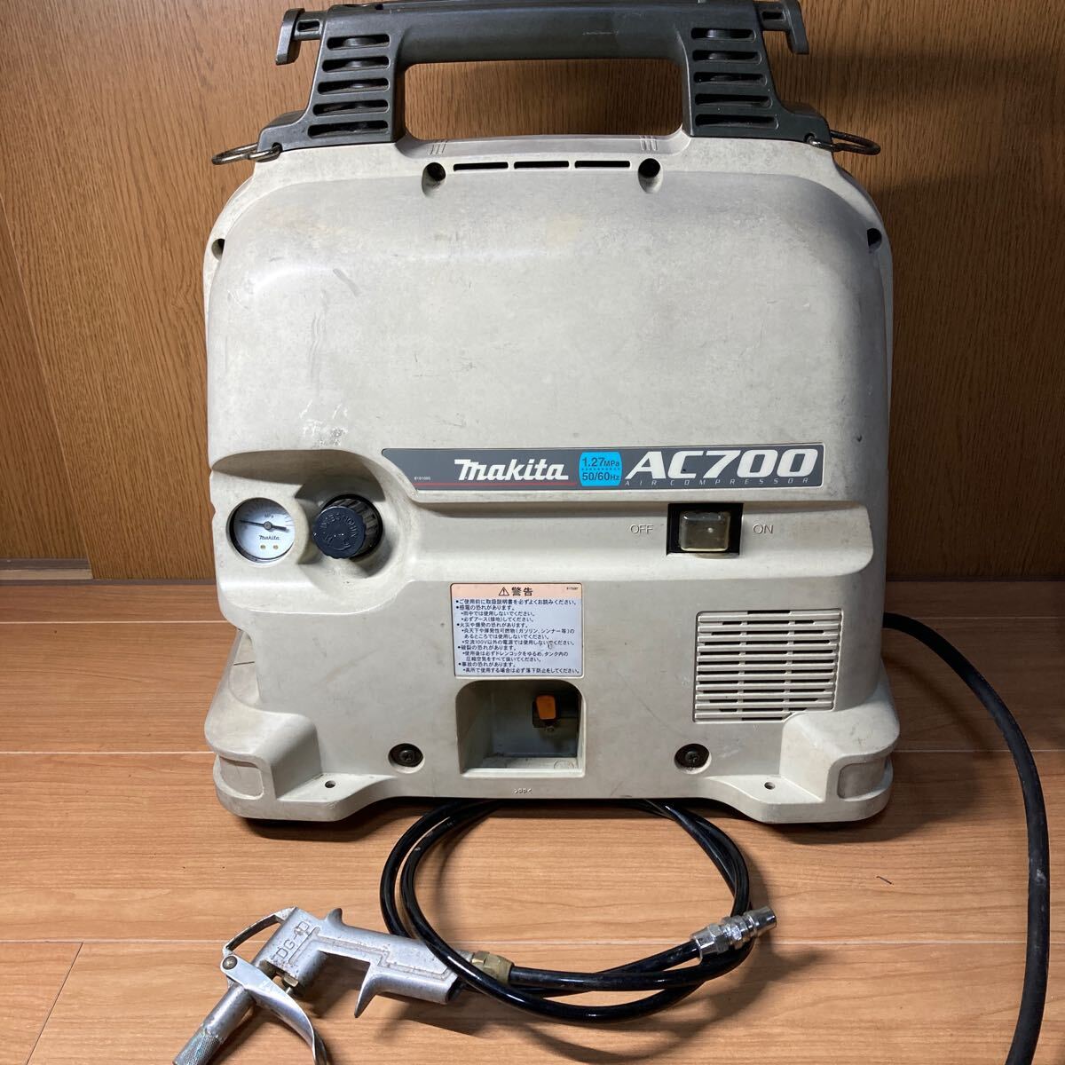 makita マキタ エアコンプレッサ／エアーコンプレッサー AC700 _画像1