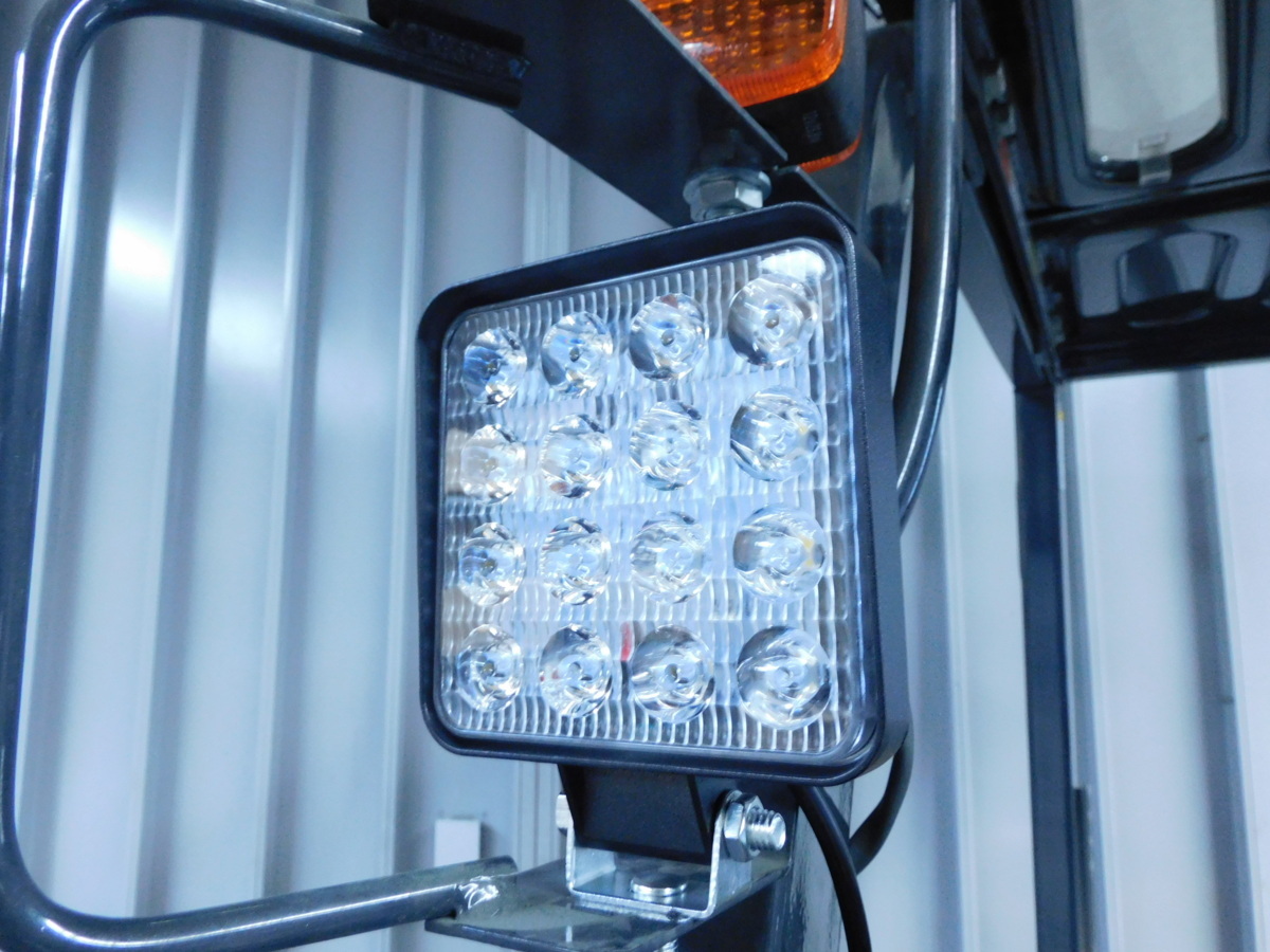 送料無料！2個セット！LEDライト 16連 48W 防水 ip67 角型 フォークリフト トラック 重機 作業灯 LEDワークライト_画像4