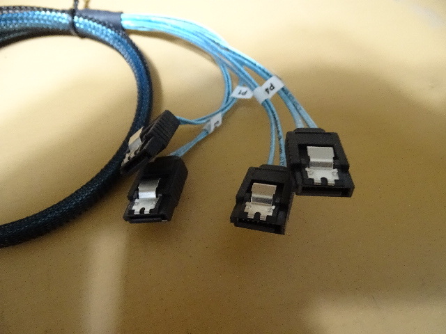 [ジャンク] CableCreation CS0034 Mini SAS SFF-8643 to 4SATA 0.5m ケーブル_画像4