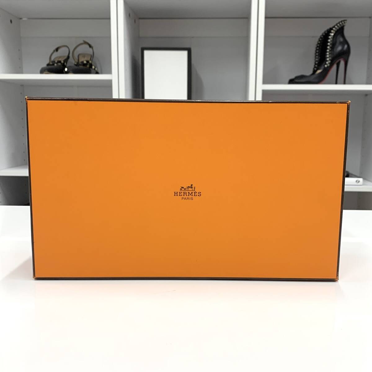 8389 エルメス カミラ レザー ルリバックル サンダル ホワイト 8389 エルメス カミラ レザー ルリバックル サンダル ホワイト