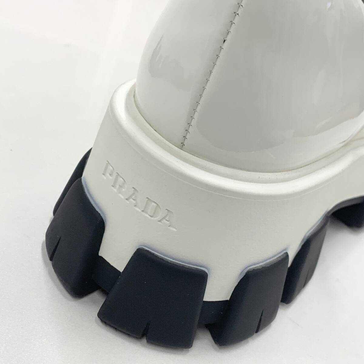 8857 プラダ パテント 厚底 レースアップシューズ ホワイト 8857 プラダ パテント 厚底 レースアップシューズ ホワイト