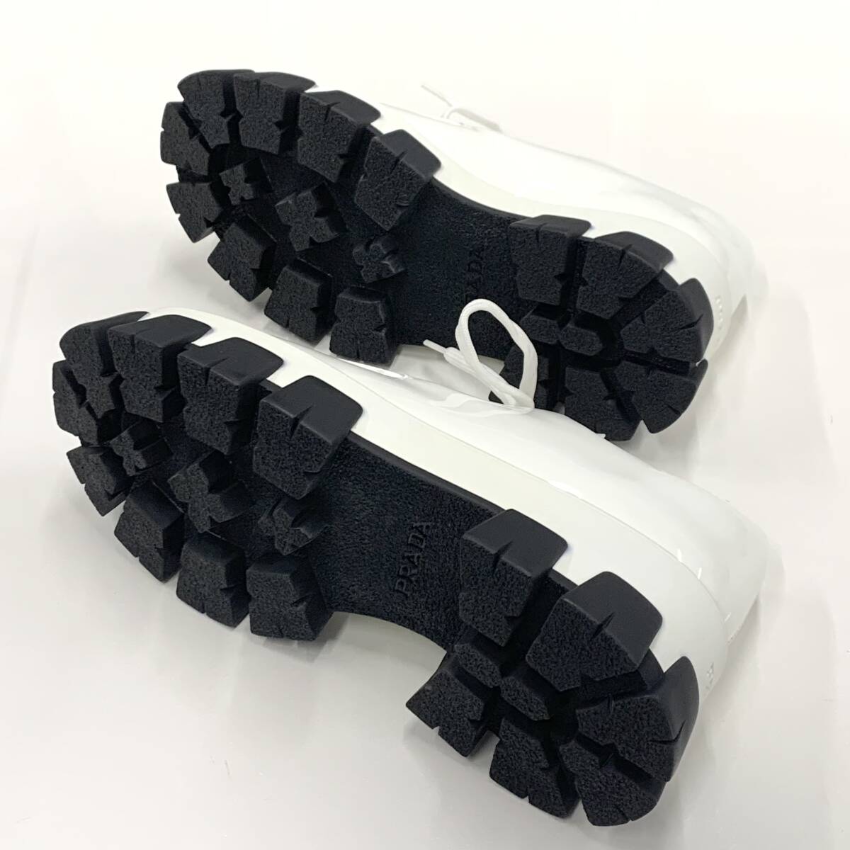 8857 プラダ パテント 厚底 レースアップシューズ ホワイト 8857 プラダ パテント 厚底 レースアップシューズ ホワイト
