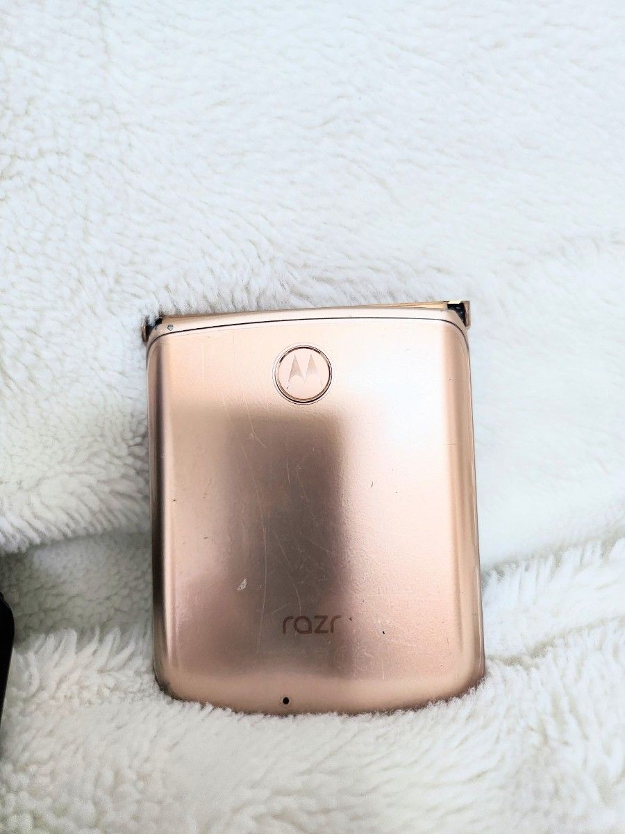 Motorola razr 5G 折りたたみスマホ ゴールド 限定色 スマホ本体 Motorola razr 5G 折りたたみスマホ ゴールド 限定色 スマホ本体