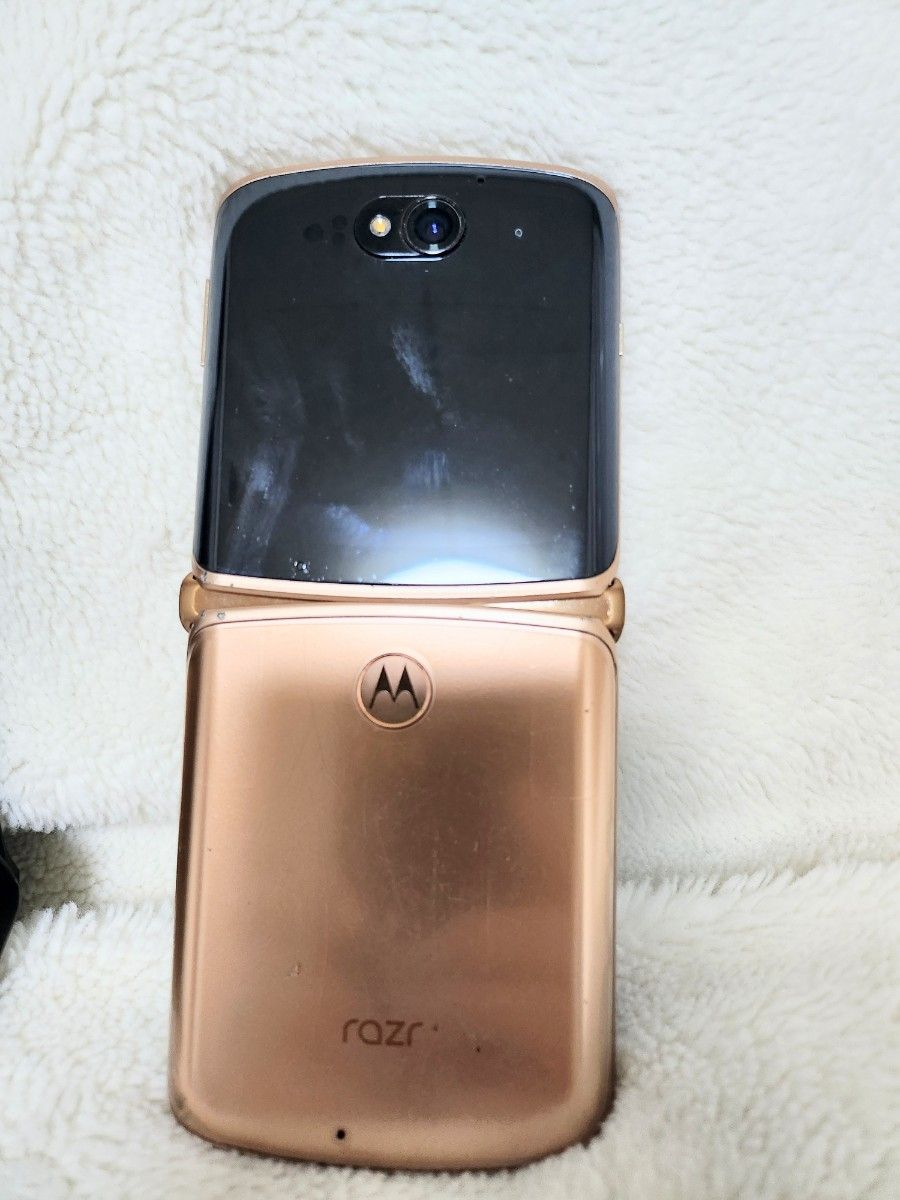 Motorola razr 5G 折りたたみスマホ ゴールド 限定色 スマホ本体 Motorola razr 5G 折りたたみスマホ ゴールド 限定色 スマホ本体