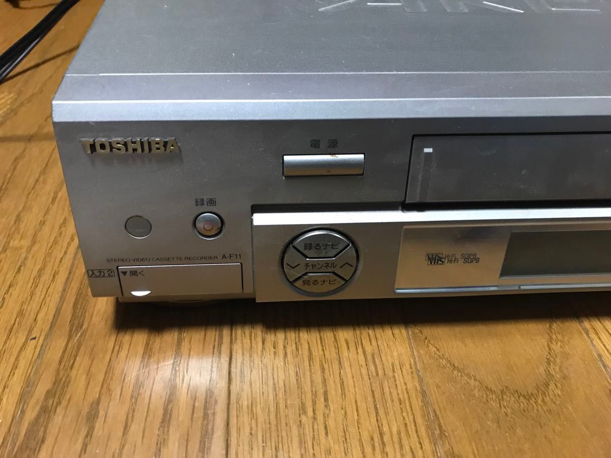 東芝　 VHSビデオデッキ　AF-11 TOSHIBA ARENA 2002年製　カセットVTR 動作未確認　