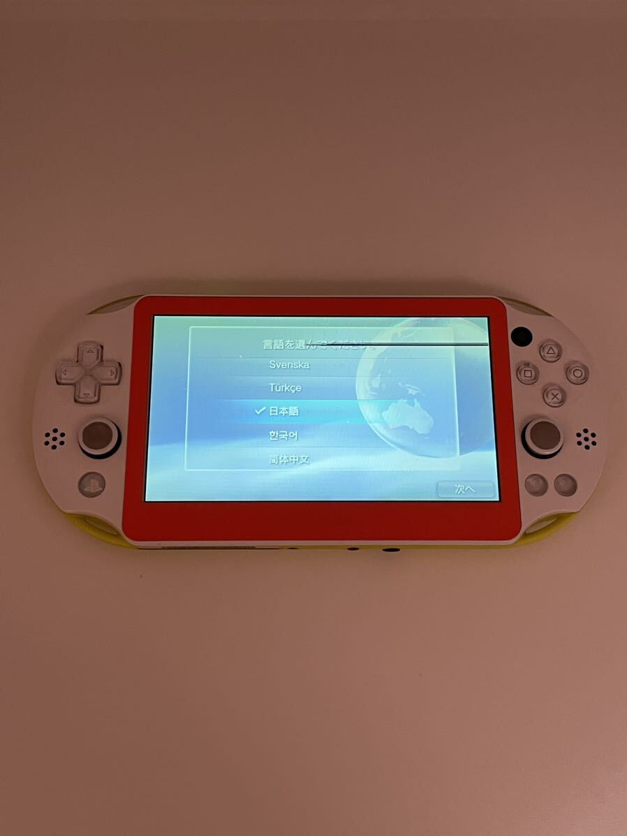 【ジャンク】メモリーカード32gb付き　PlayStation Vita Wi-Fiモデル ライムグリーンホワイト 本体　_画像3