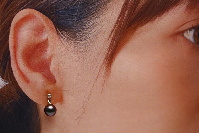タヒチ黒蝶真珠パールピアス 7mm ブラックカラー K14WG製 イヤリング タヒチ黒蝶真珠パールピアス 7mm ブラックカラー K14WG製 イヤリング