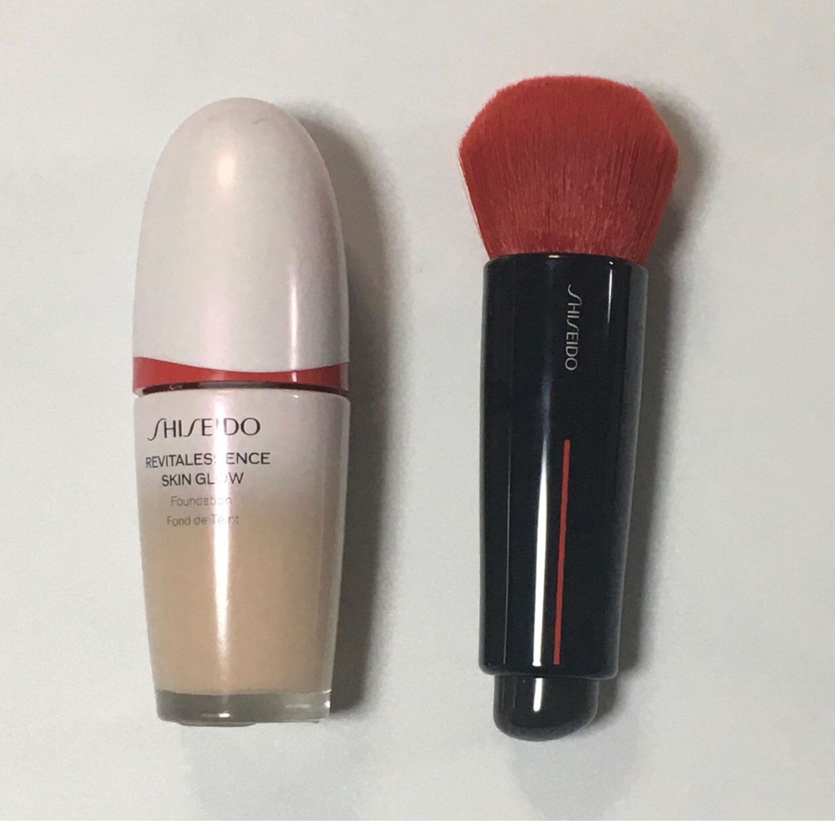 SHISEIDO エッセンススキングロウファンデーション 140 フェイスデュオブラシ