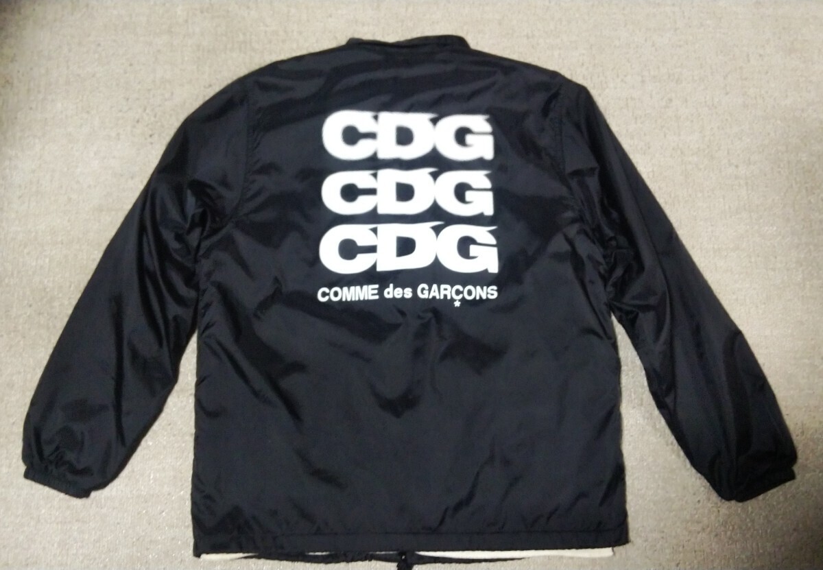 ◎良品◎保温性抜群◎激シブ◎COMME des GARCONS コムデギャルソンバックロゴプリント裏ボアコーチジャケット size L ブラック_画像2