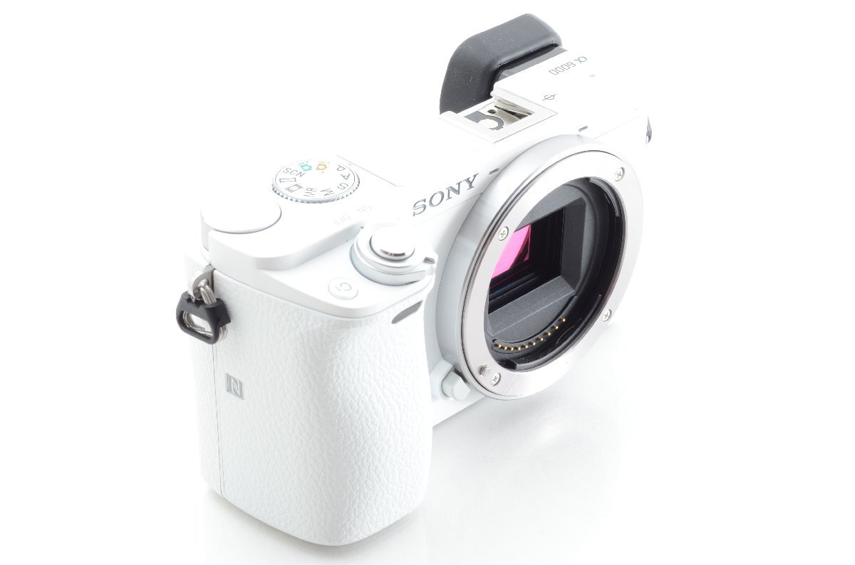 #B002 ★ショット数”１７０８”回！超美品！★ SONY α6000 ボディ ホワイト ILCE-6000 ソニーの画像8