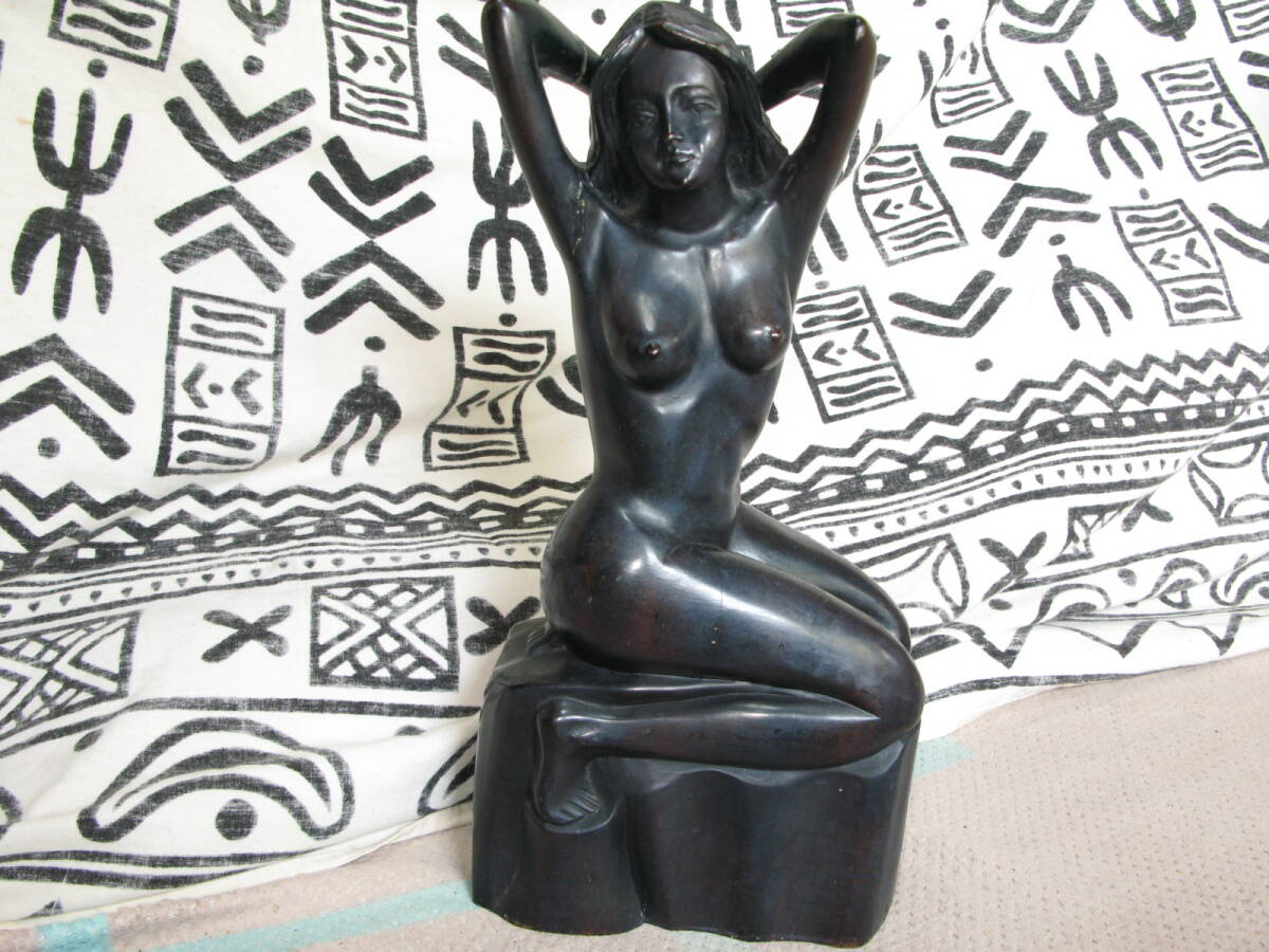 木彫り 女性 裸婦象 ココボロ無垢材 ３．９ｋｇ 高さ約３７ｃｍ 腕折れ補修あり 神奈川より1０0サイズ（s4２３)