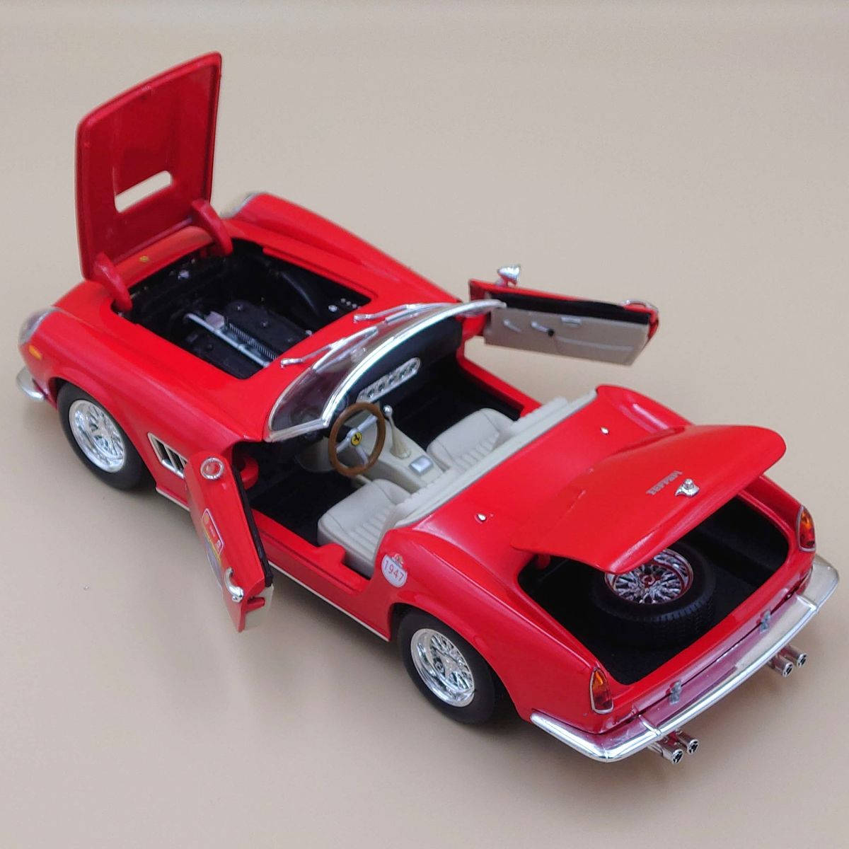 1/18 フェラーリ250GT カリフォルニア 60th記念モデル レッド Hot Wheels製ダイキャスト製ミニカー中古