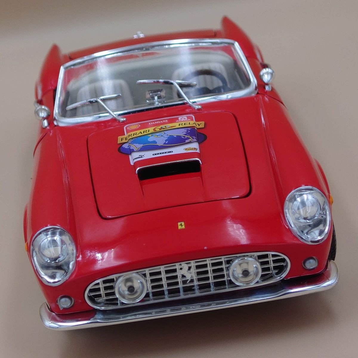 1/18 フェラーリ250GT カリフォルニア 60th記念モデル レッド Hot Wheels製ダイキャスト製ミニカー中古