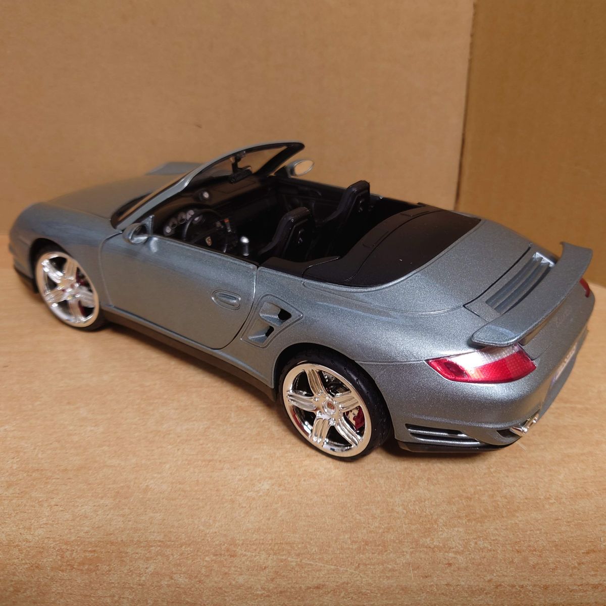 1/18 ポルシェ911ターボ カブリオレ シルバーメタリック PORSCHE 911 TURBO モーターマックス製