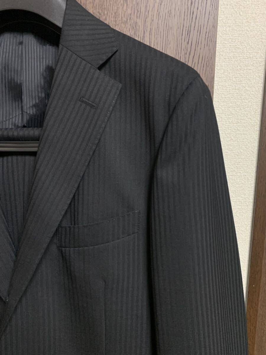 Y6/Y5新品未使用！高コスパ！品質の良いブラックシャドーストライプスーツ。袖のわずかなキズでお買得！オールシーズン！の画像2