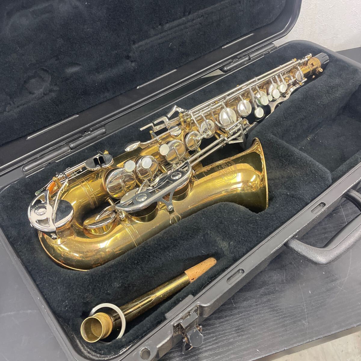 we☆51 Selmer トランペット BUNDY Ⅱ アルトサックス ハードケース 付き 管楽器 ヘンリーセルマー_画像2