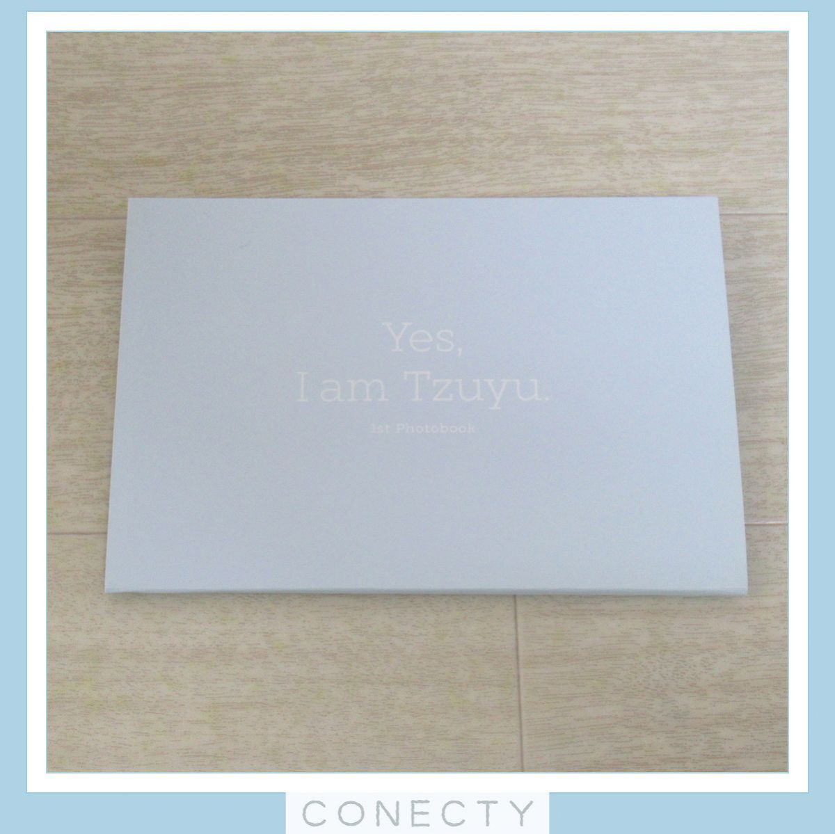Yes I am Tzuyu. 1st Photobook BLUE ver. TWICE ツウィ 写真集【L4【S2_画像5