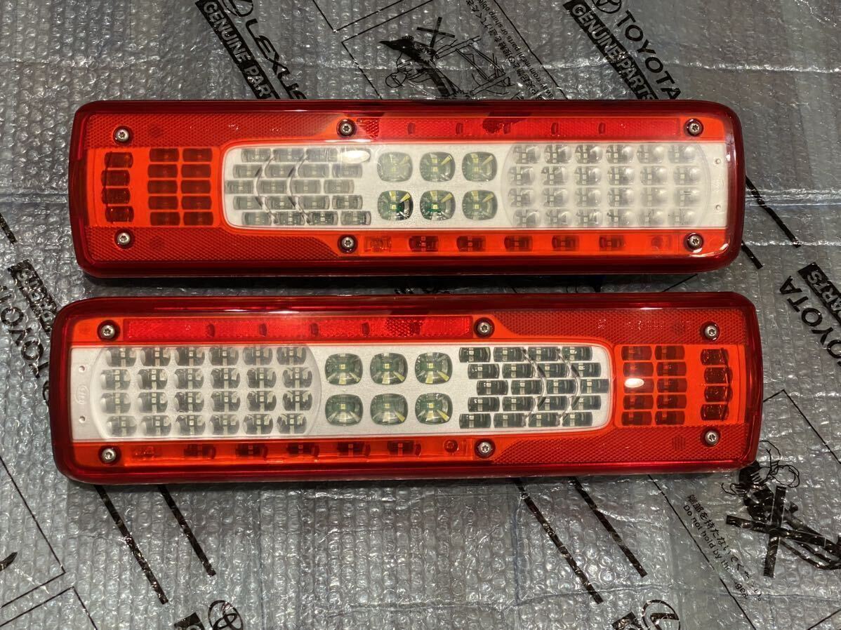新車外し UD クオン 純正テールランプ ボルボ VIGNAL製 LED 新車外し UD クオン 純正テールランプ ボルボ VIGNAL製 LED