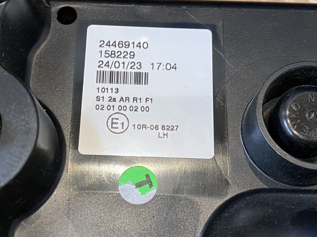 新車外し UD クオン 純正テールランプ ボルボ VIGNAL製 LED 新車外し UD クオン 純正テールランプ ボルボ VIGNAL製 LED