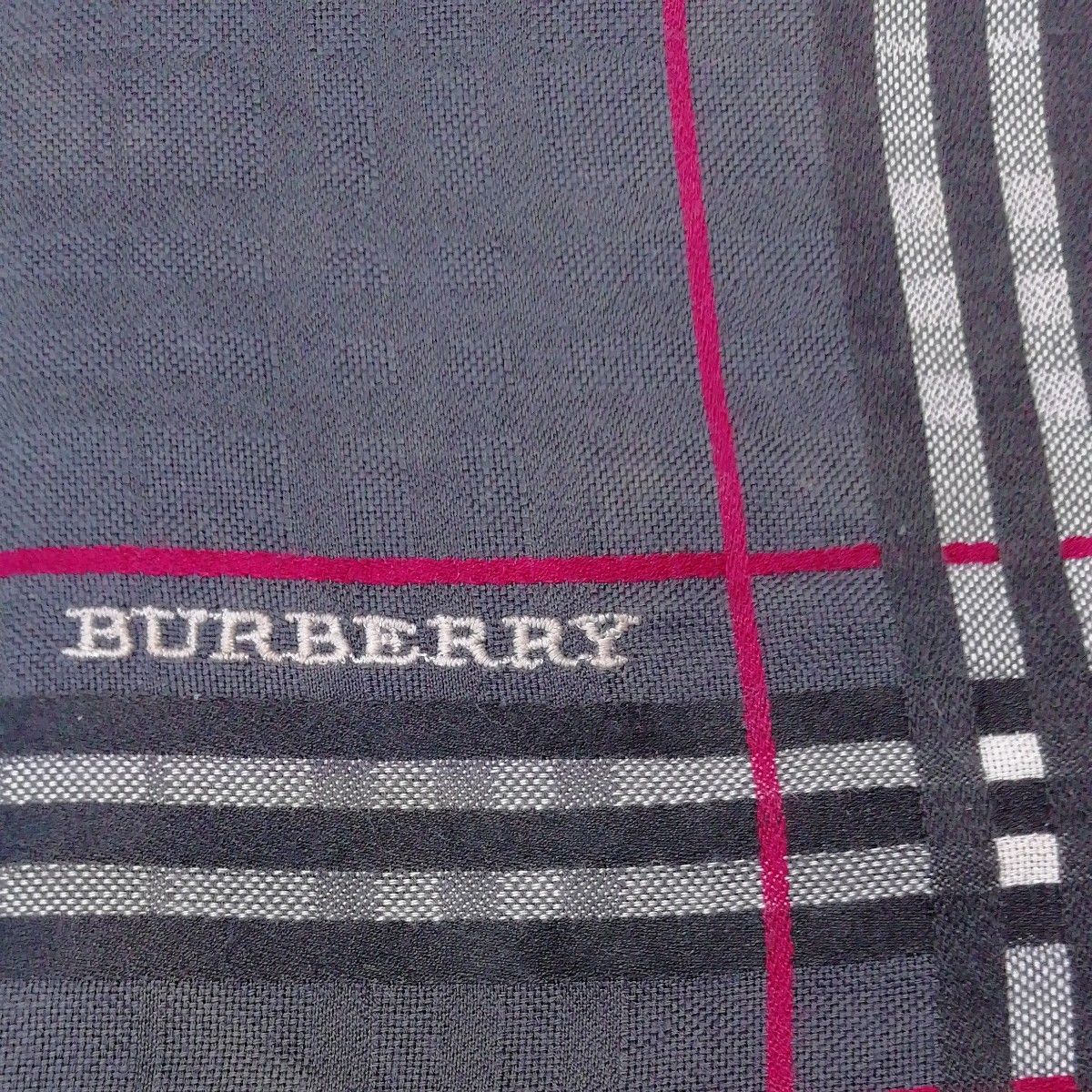 【春セール／USED良品】ハンカチ　バーバリー　BURBERRY　濃いグレー　ネーム刺繍あり