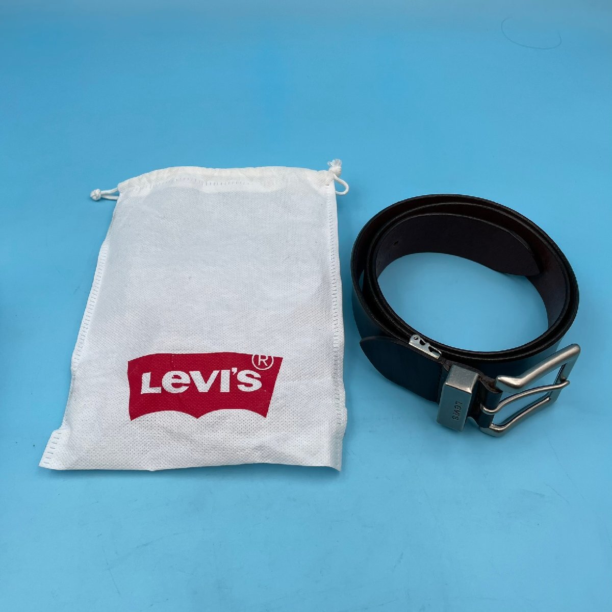 【A9909O100】Levi's ベルト レザー メンズ リーバイス こげ茶 ダークブラウン ビジネス カジュアル 革 ブランド やや重め 合わせやすい_画像1