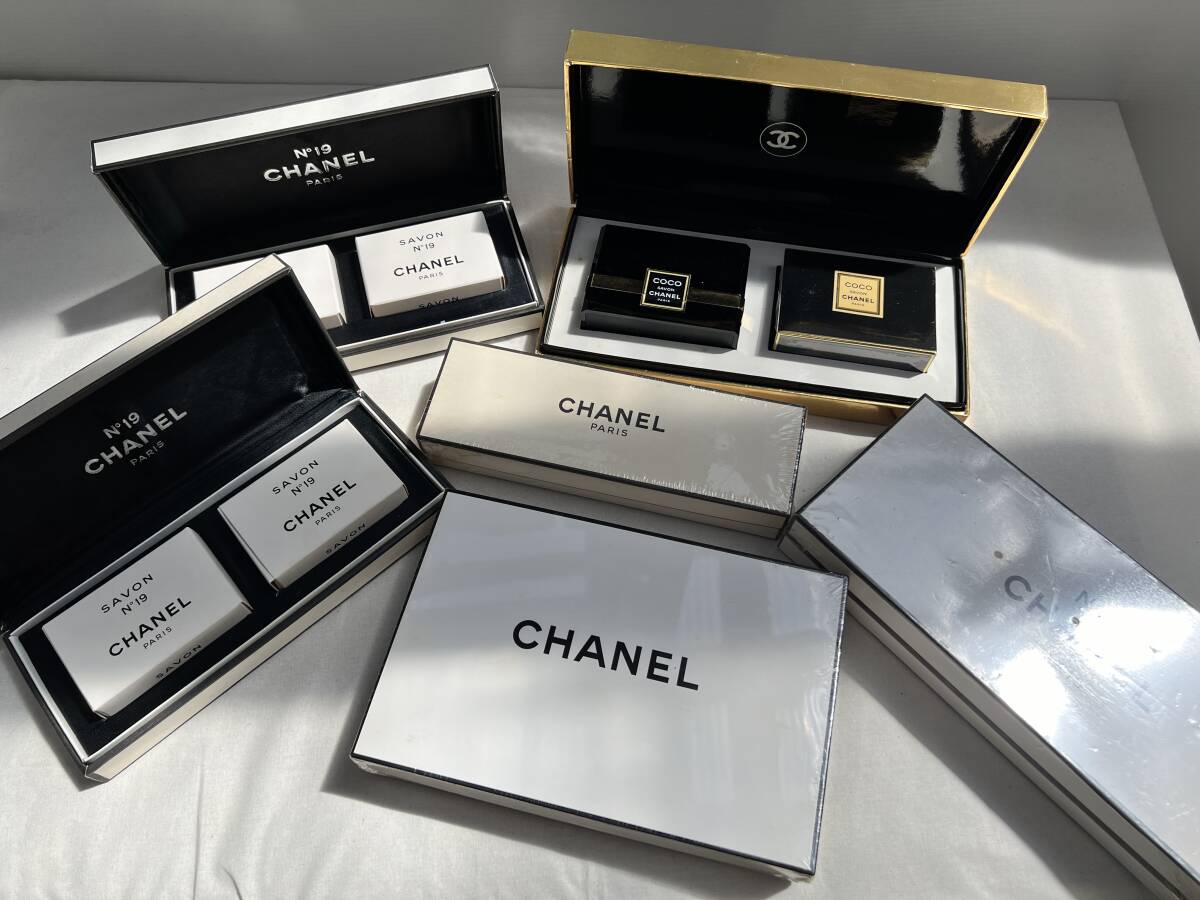 A952 CHANEL シャネル 化粧品 コスメ 石鹸 マニキュア 手鏡 雑貨 その他 種類様々 未使用品多数含む！ _画像2