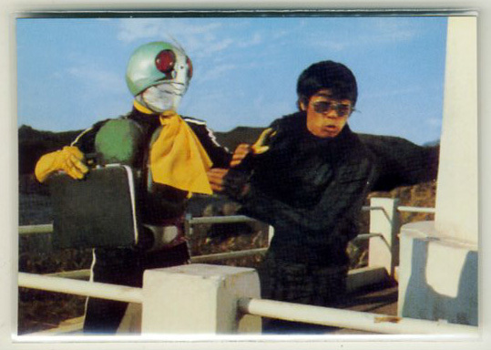 ◆防水対策 厚紙補強 カルビー 仮面ライダーチップスカード（2003 復刻版） 419番 にせライダーだ！ トレカ 即決_画像1