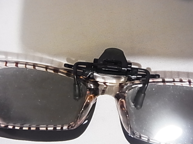 未使用 メガネにはさむ クリップ式 偏光サングラス スポーツサングラス 偏光 紫外線軽減 軽量 簡単_画像6
