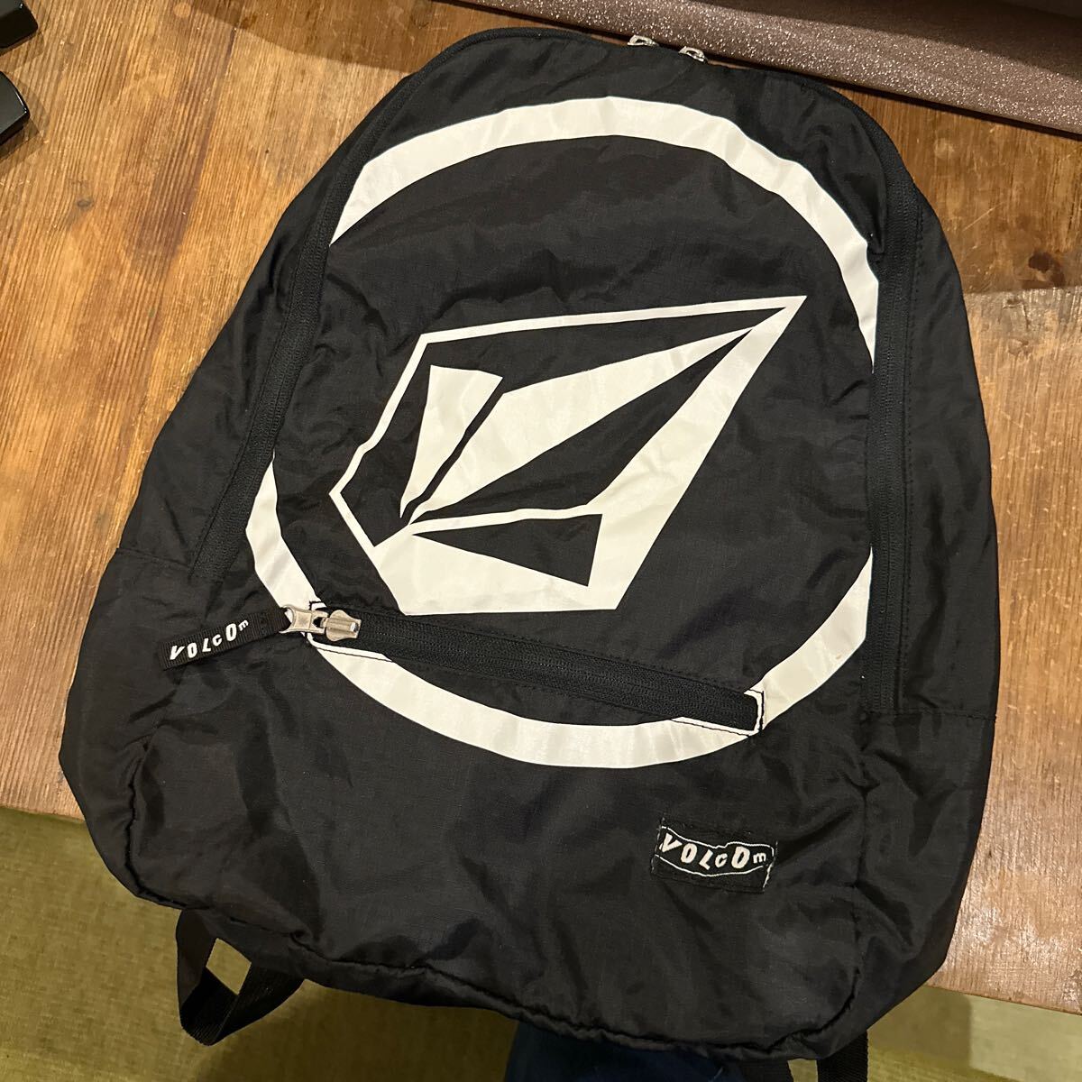 希少品 ボルコム VOLCOM ショッピングバッグ エコバッグ バックパック リュック リュックサック 黒 ブラック _画像1