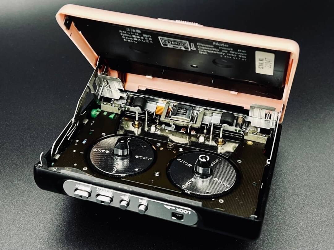 SONY WALKMAN WM-F51 PINK イヤホン内臓式 ポータブルカセットプレーヤー の画像5