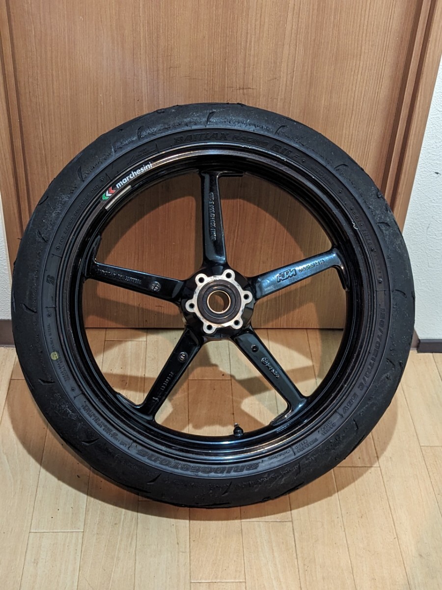 KTM RC8R フロントホイール 3.5J 17インチ 純正マルケジーニ BS R11F ミディアム 120/70R17 2018年39週 中古の画像1