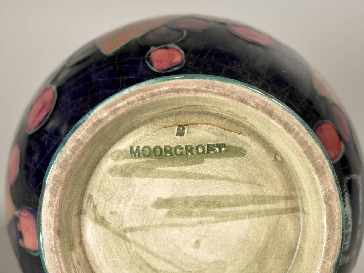 D美術　英国製　ムーア・クロフトMoorcroft　色絵果実紋飾壺　花瓶　サインあり　アンティーク　おしゃれ　西洋陶磁　時代物　美術品q509_画像9