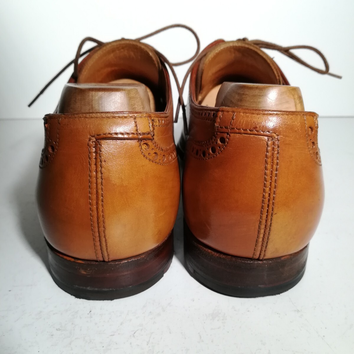 c0100 ★クロケット&ジョーンズ Crockett&Jones★ THIERRY セミブローグ 8D 26.5cm程度 明茶 ドレスシューズ ビジネス 高級革靴 紳士靴_画像2