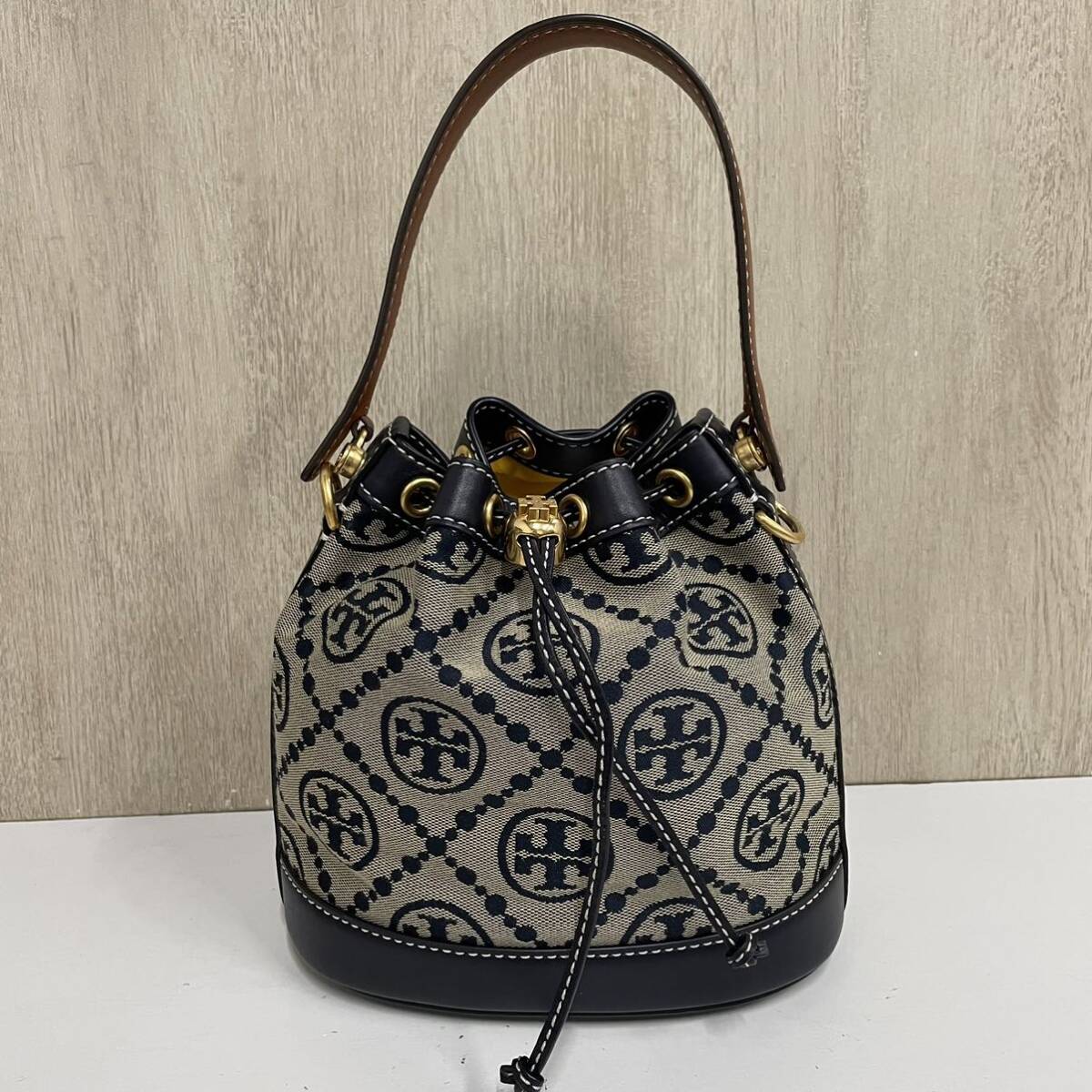 【TORY BURCH】トリーバーチ★ショルダーバッグ ハンドバッグ 2way 総柄 巾着 レディース 03_画像2