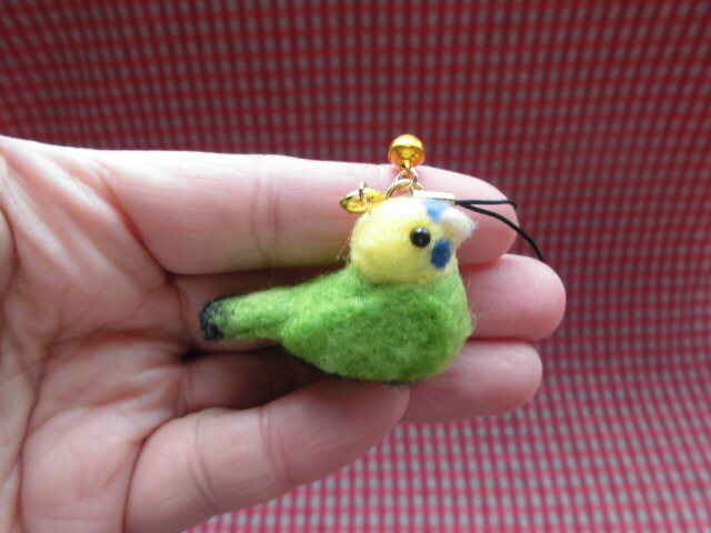 ★羊毛フェルト　鳥　ハンドメイド★セキセイインコのストラップ①_画像2