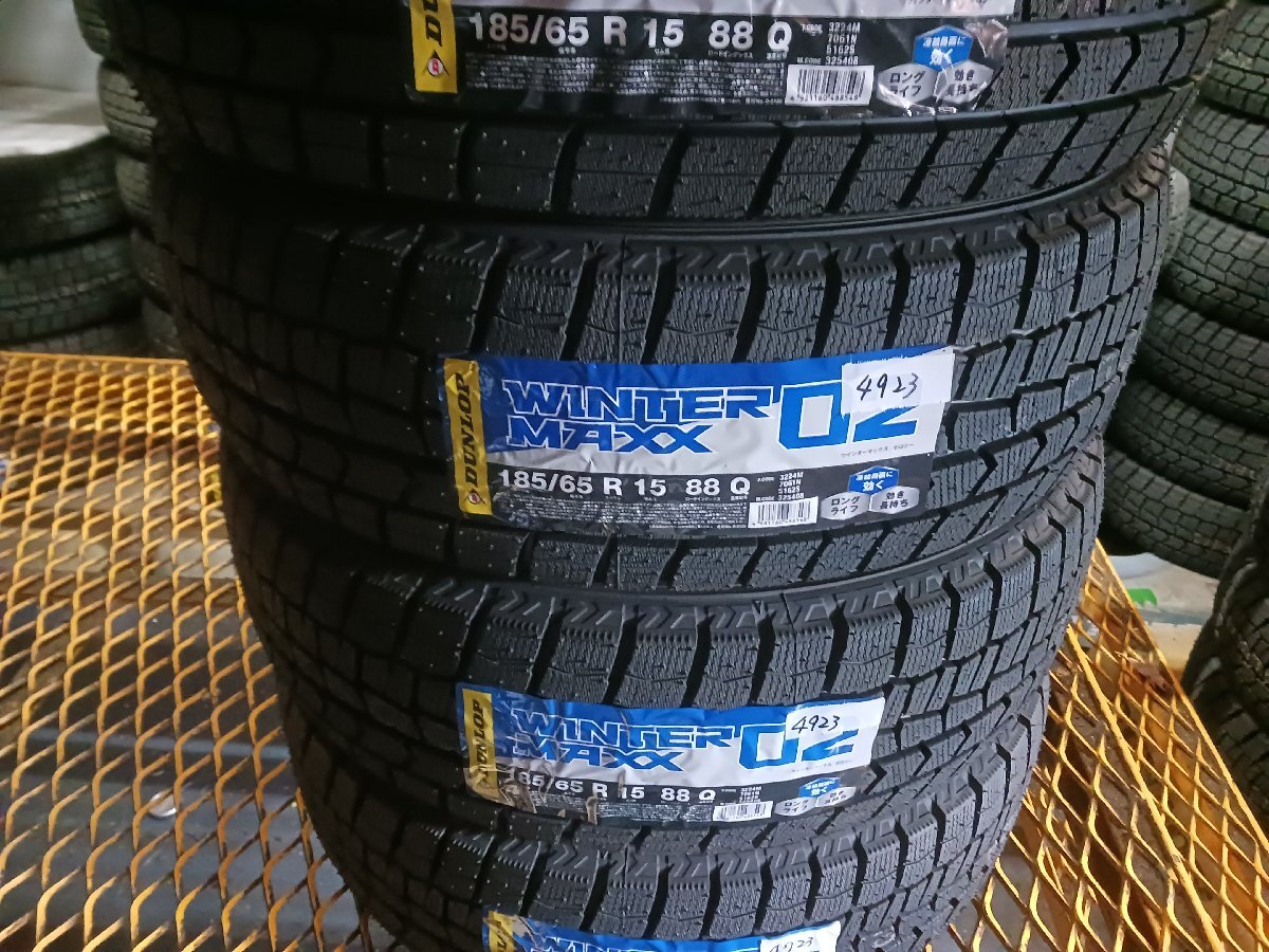 未使用アウトレット品！　ダンロップ　ウインターマックス　ＷＭ０２　１８５／６５Ｒ１５　８８Ｑ　スタッドレスタイヤ　４本セット_画像1