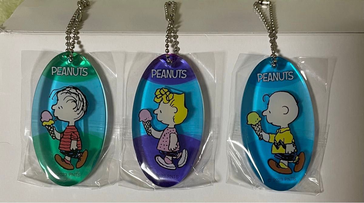 ライナス、サリー、チャーリー★ピーナッツ　クリアキーチェーン　ガチャ　スヌーピー　SNOOPY